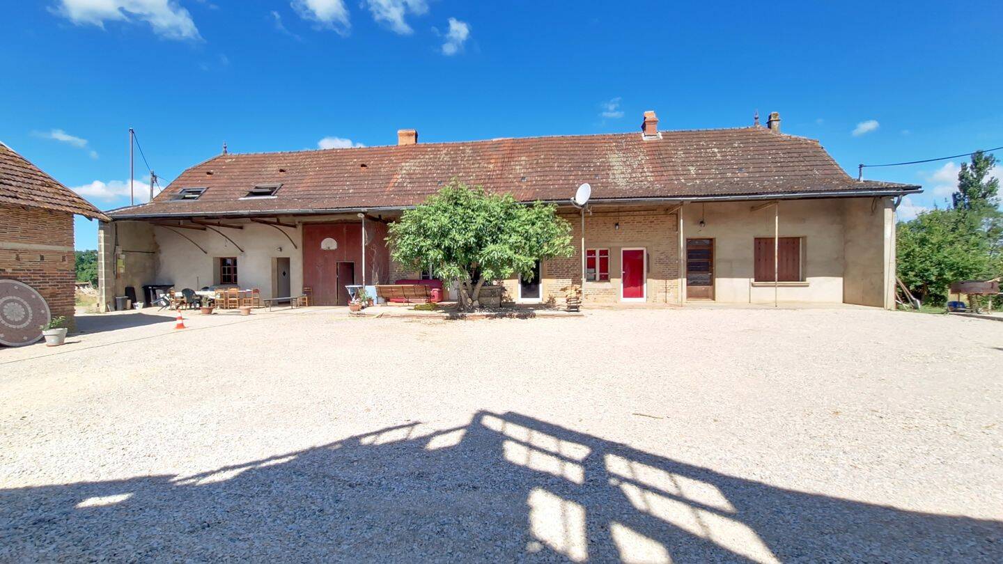 Maison 10 pièces 250 m² · à Saillenard · 250 m² · 149 000 €