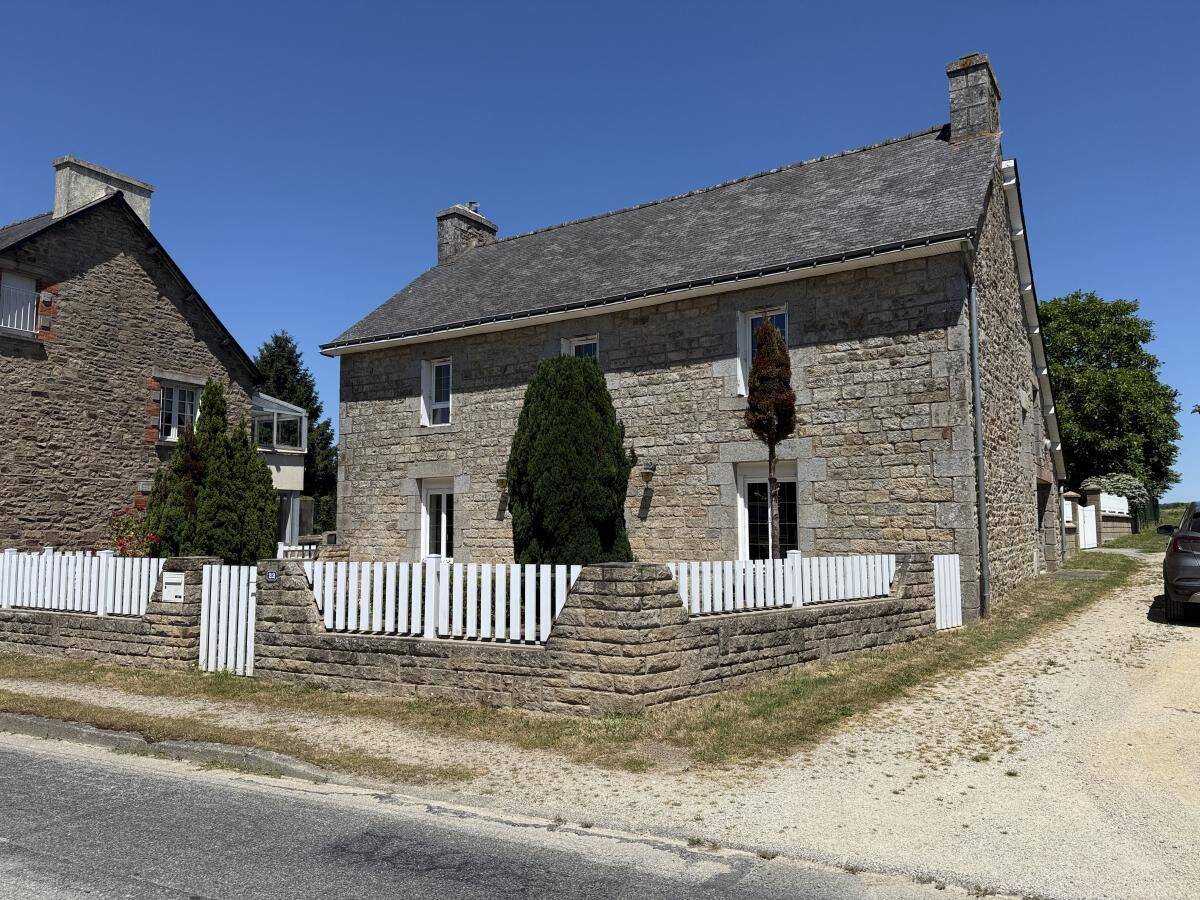 Maison 1 pièce 108 m² · à Plumieux · 108 m² · 166 960 €