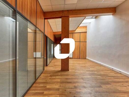 Espace bureau à louer 1 620 € 158 m² de bureaux divisible de 158 m² à 158 m² Linas 91310