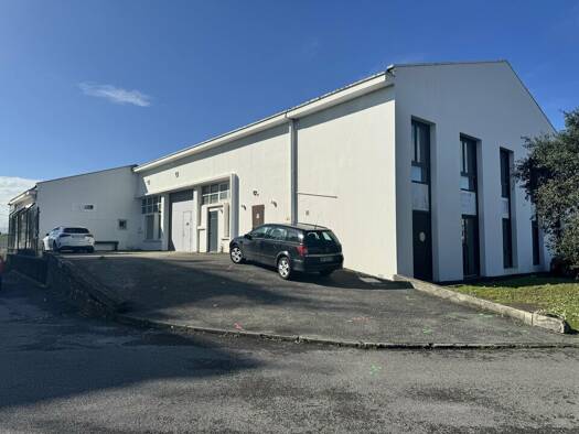 Local d'activités à louer 2 095 € 433,5 m² d'espace de stockage Glaciere-Parme-Brindos-Sutar-Aritxague Anglet 64600