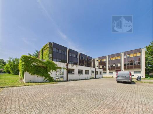 Espace bureau à vendre 780 000 € 410,8 m² de bureaux Les Gros Chenes-Les Godets-Le Grand Clos Verrières-le-Buisson 91370