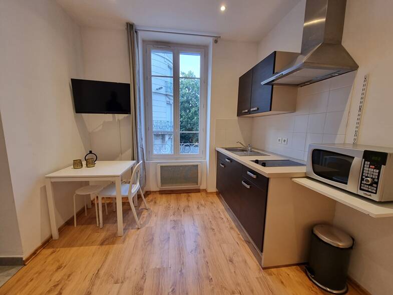 Appartement à louer 470 € 1 pièce 20 m² Étage 1/2 Valence 26000
