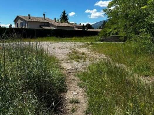 Terrain constructible à vendre 75 000 € 1 258 m² de terrain Laragne-Montéglin 05300