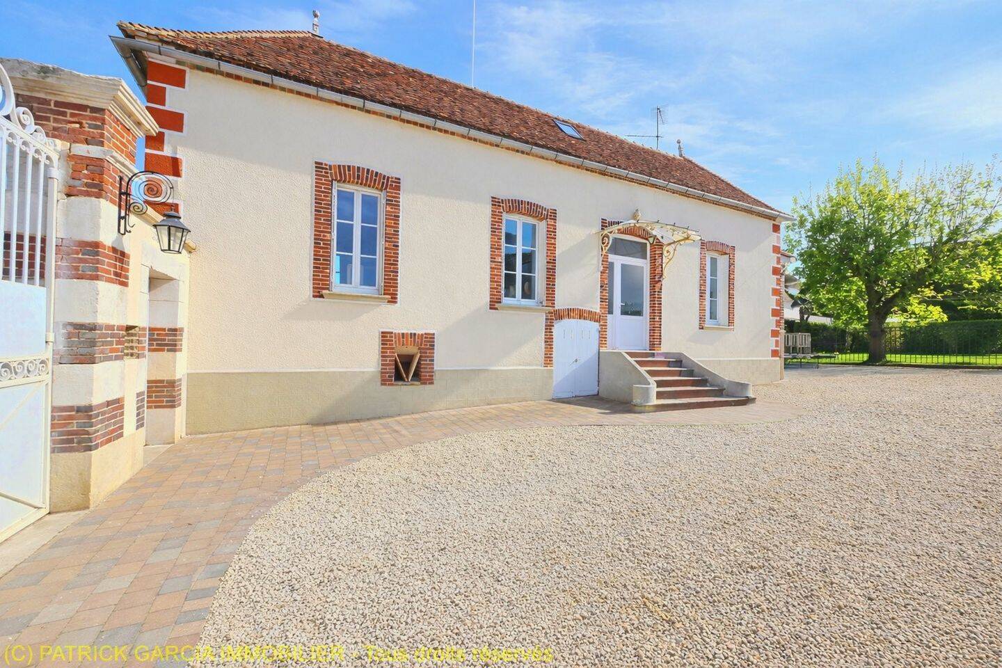 Maison 7 pièces 176 m² · à Mont-Saint-Sulpice · 176 m² · 247 000 €