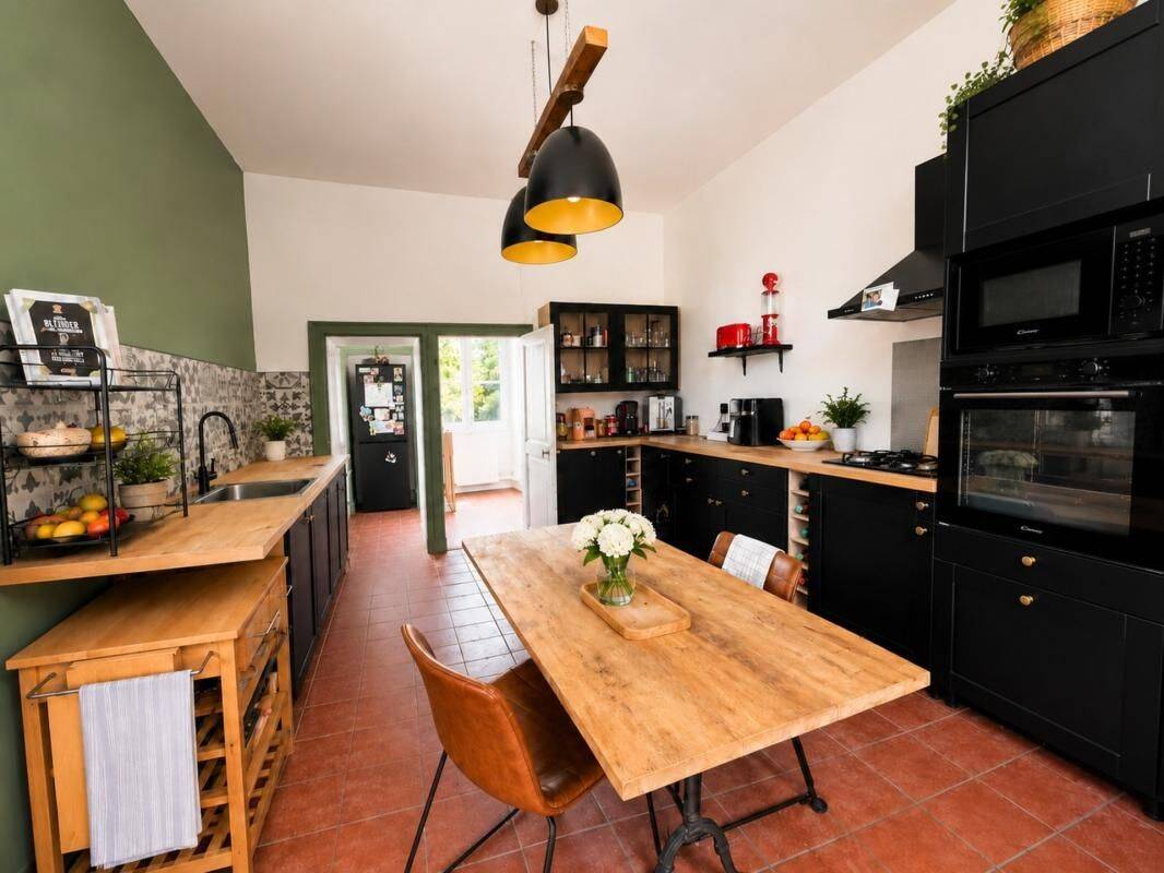Maison 8 pièces 212 m² · à Chassillé · 212 m² · 169 873 €