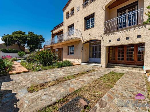 Maison à vendre 350 000 € 10 pièces 8 chambres 263 m² 614 m² de terrain Pierre Droite Saint-Estève 66240