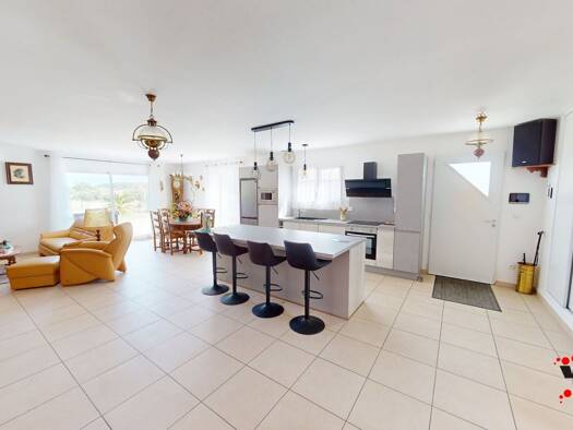 Maison de plain-pied à vendre 277 000 € 4 pièces 3 chambres 98 m² 599 m² de terrain Cébazan 34360