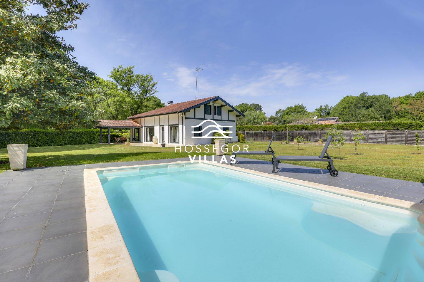 Maison 8 pièces 228 m² · à Tosse · 228 m² · 1 350 000 €