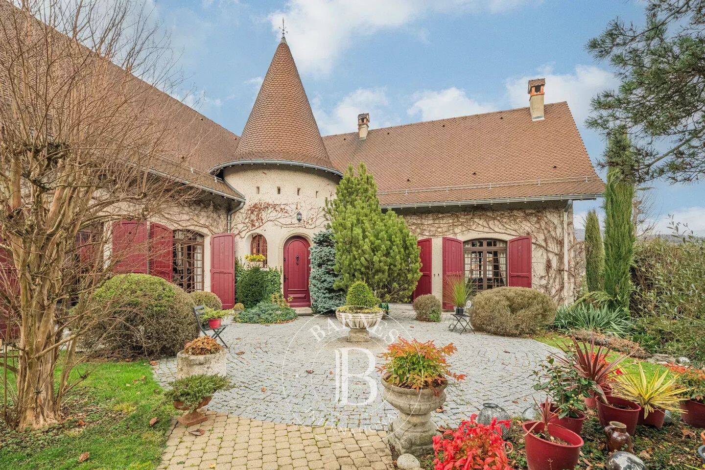 Maison 7 pièces 360 m² · à Voiron · 360 m² · 1 090 000 €