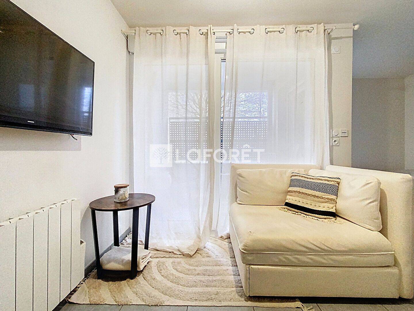 Appartement 1 pièce 27 m² · à Sathonay-Camp · 27 m² · 700 €/mois