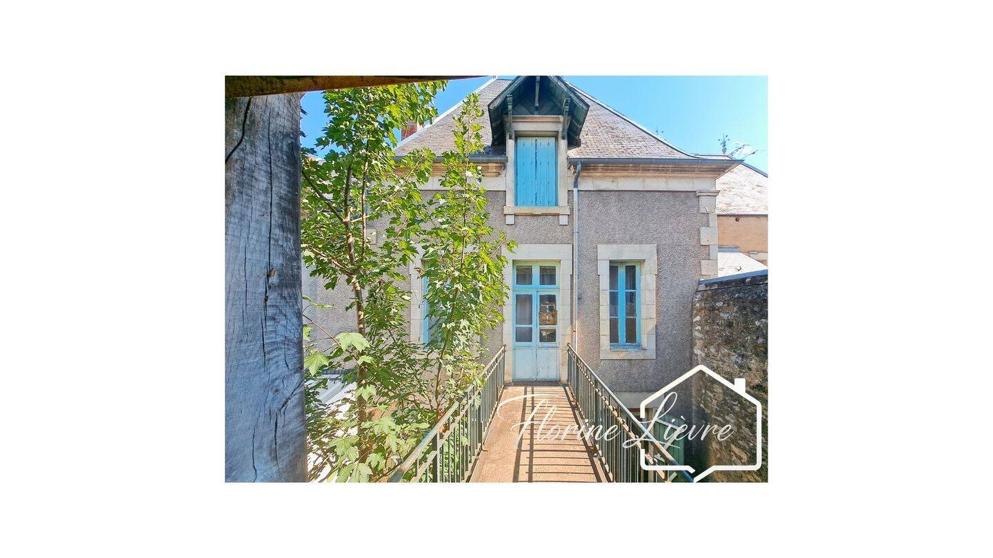 Maison 10 pièces 205 m² · à Le Châtelet · 205 m² · 85 000 €