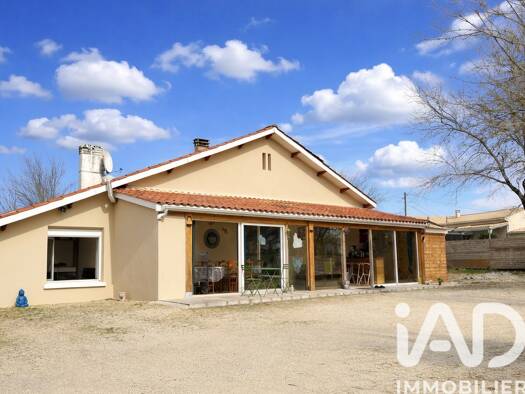 Maison à vendre 249 000 € 5 pièces 3 chambres 140 m² 9 213 m² de terrain Polignac 17210