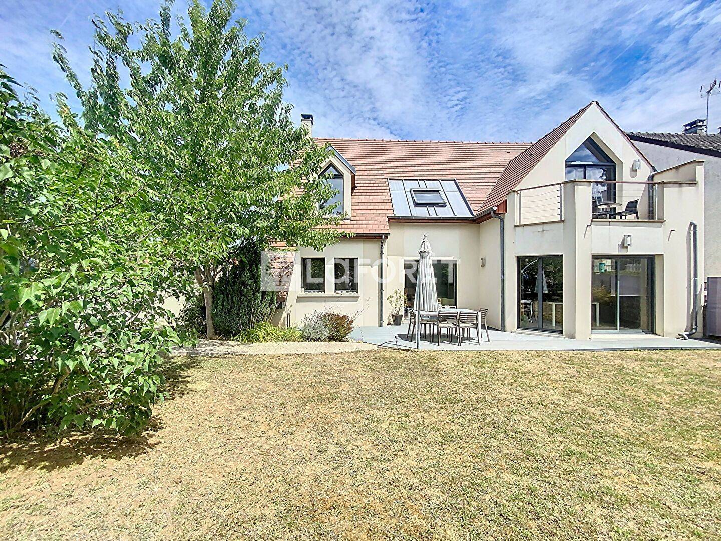 Maison 7 pièces 176 m² · à Marcoussis · 176 m² · 2 000 €/mois