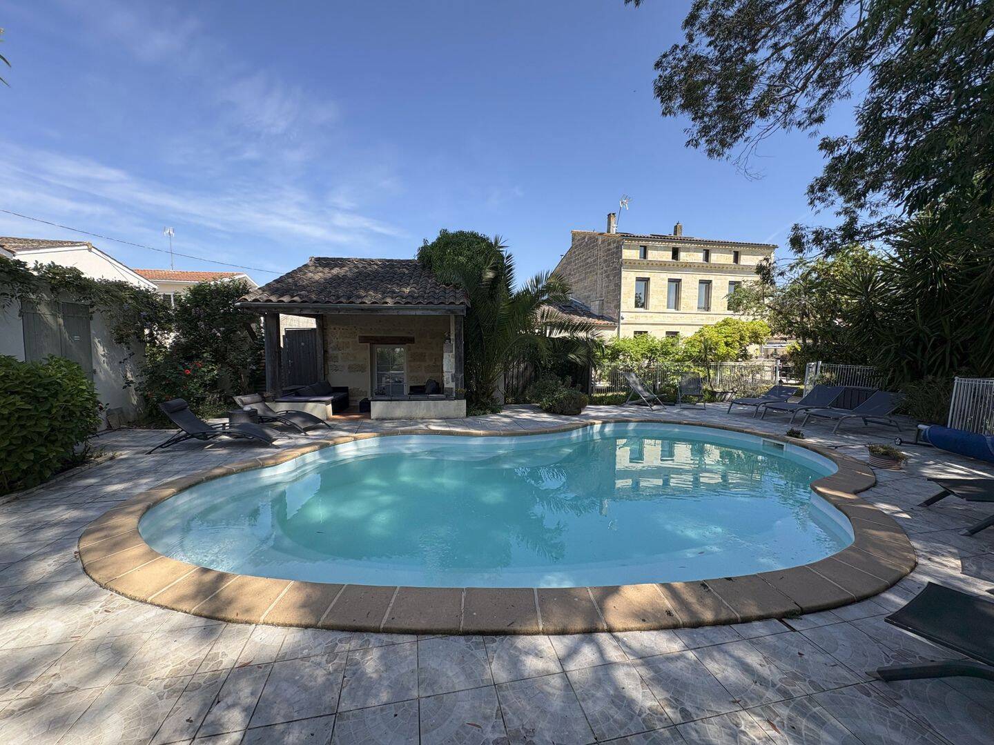 Maison 10 pièces 456 m² · à Pauillac · 456 m² · 787 500 €