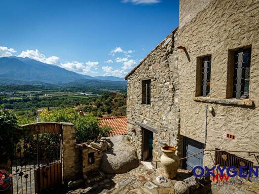 Maison à vendre 350 000 € 5 pièces 4 chambres 147 m² 3 006 m² de terrain Est Prades 66500