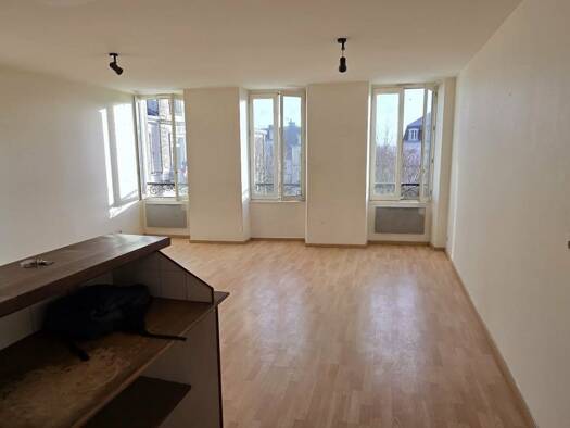 Immeuble à vendre 180 000 € 291 m² Ruffec 16700