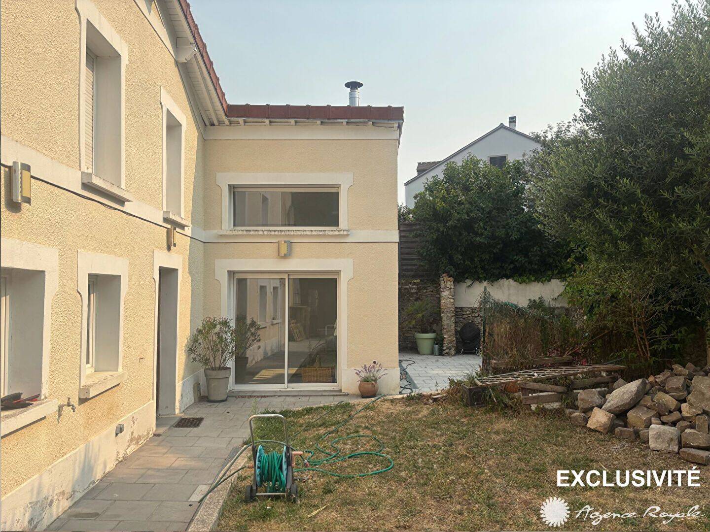 Maison 6 pièces 105 m² · à Saint-Germain-en-Laye · 104,8 m² · 2 500 €