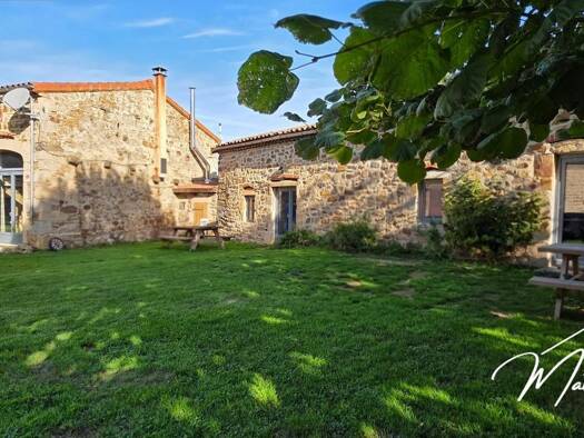 Maison à vendre 270 000 € 11 pièces 6 chambres 234 m² 1 298 m² de terrain Condat-lès-Montboissier 63490