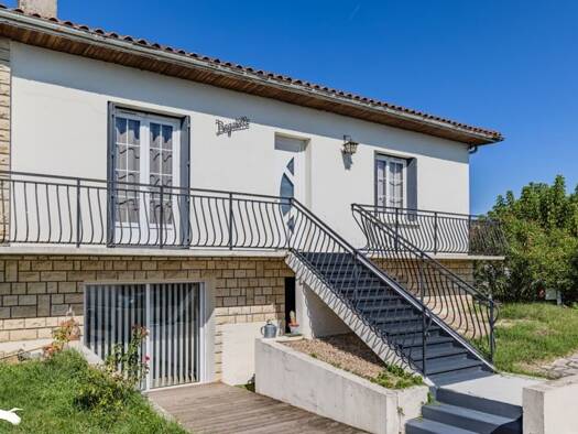 Maison à vendre 227 000 € 6 pièces 4 chambres 158 m² 1 390 m² de terrain Castillon-la-Bataille 33350