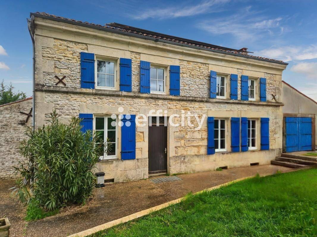 Maison 6 pièces 176 m² · à Saint-Hilaire-de-Villefranche · 176 m² · 265 000 €