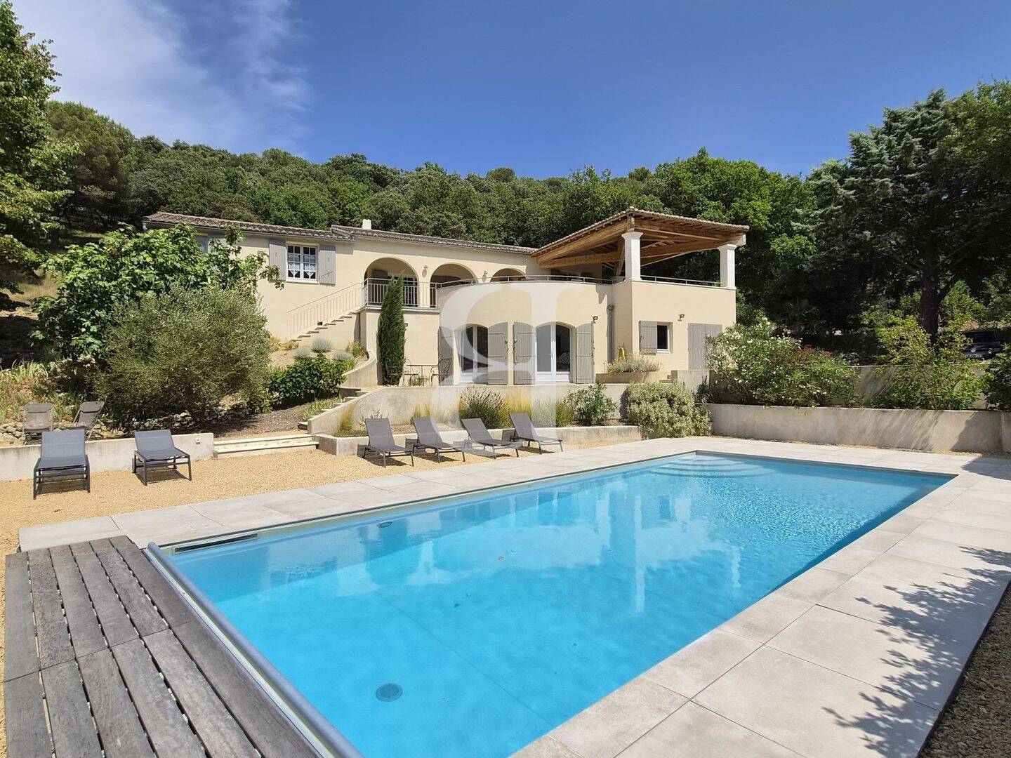 Maison 7 pièces 140 m² · à Rochegude · 140 m² · 599 000 €