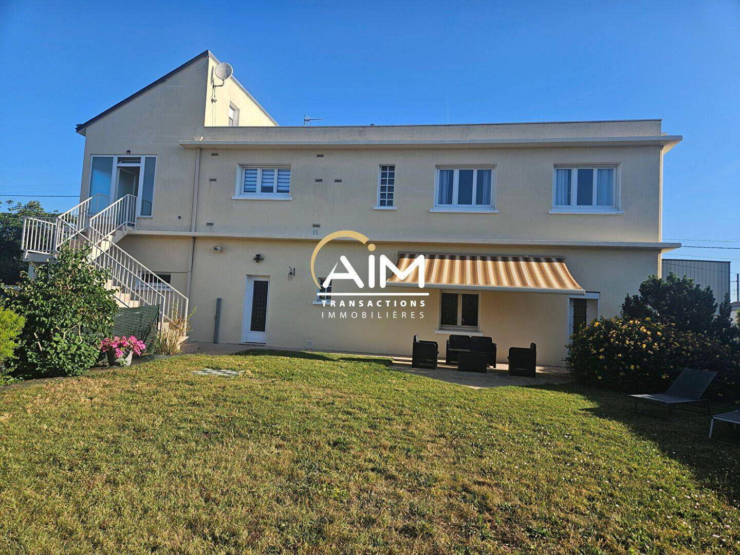 Maison 10 pièces 265 m² · à Montlouis-sur-Loire · 265 m² · 435 000 €