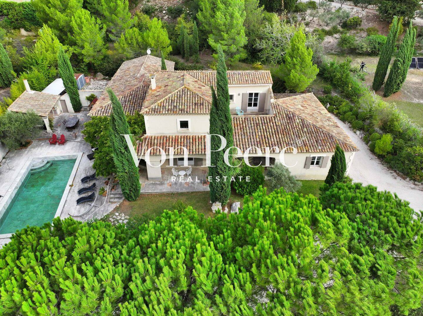 Maison 8 pièces 230 m² · à Maussane-les-Alpilles · 230 m² · 1 795 000 €