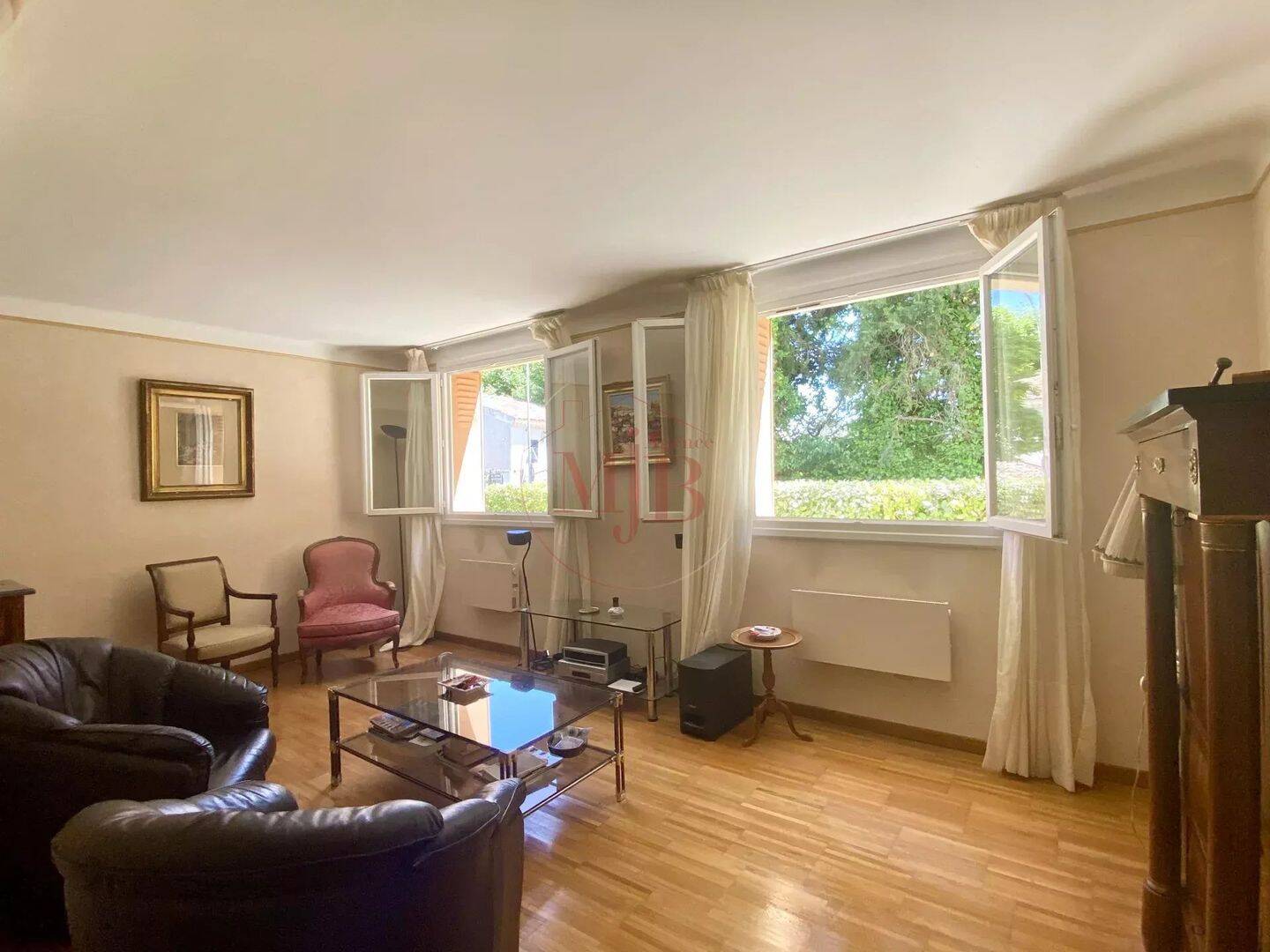 Appartement 5 pièces 86 m² · à Aix-en-Provence · 86 m² · 299 000 €