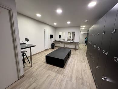 Local commercial à louer 7 500 € 560 m² de surface de vente Vannes 56000