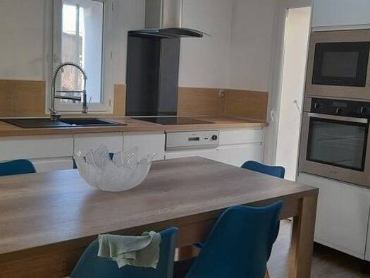 Maison à louer 1 215 € 3 pièces 2 chambres 80 m² Saint-Cyr-sur-Mer 83270