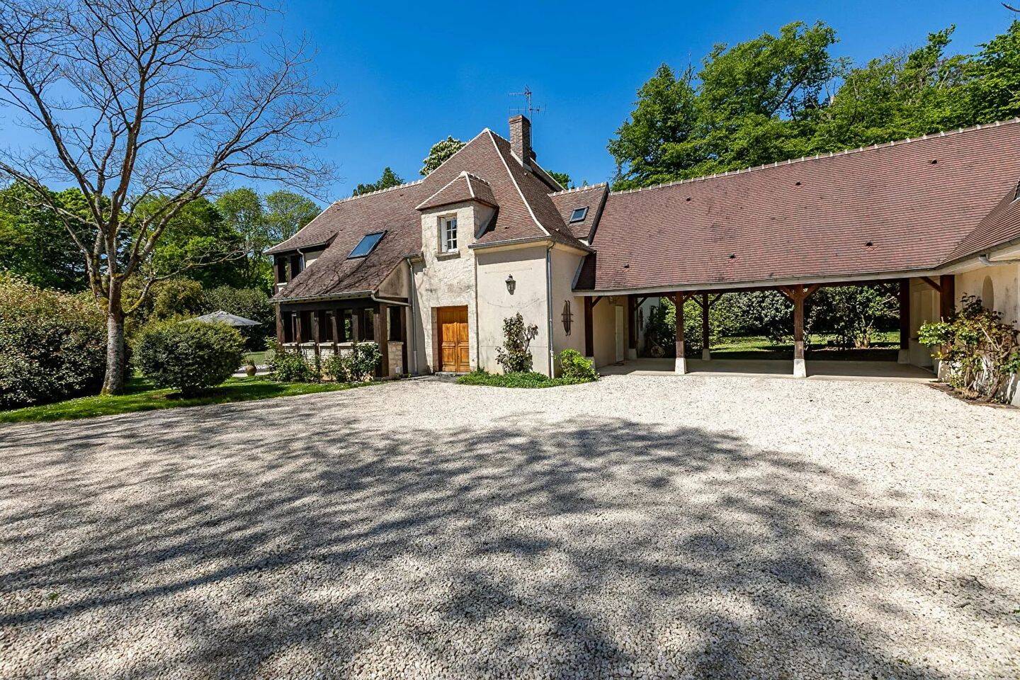 Maison 9 pièces 240 m² · à Senlis · 240 m² · 1 185 000 €