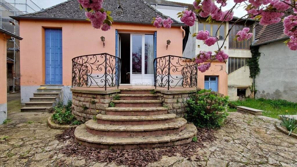 Maison à vendre 235 000 € 11 pièces 6 chambres 208 m² 1 000 m² de terrain Digoin 71160