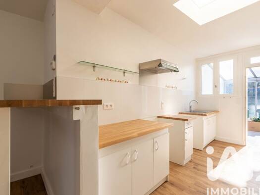 Maison de ville à louer 860 € 4 pièces 3 chambres 83 m² 20 m² de terrain Vieillevigne 44116