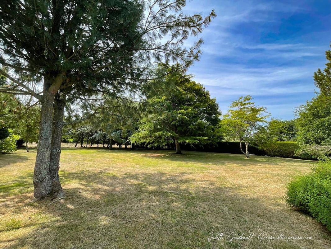 Maison 13 pièces 290 m² · à Pléguien · 290 m² · 676 000 €