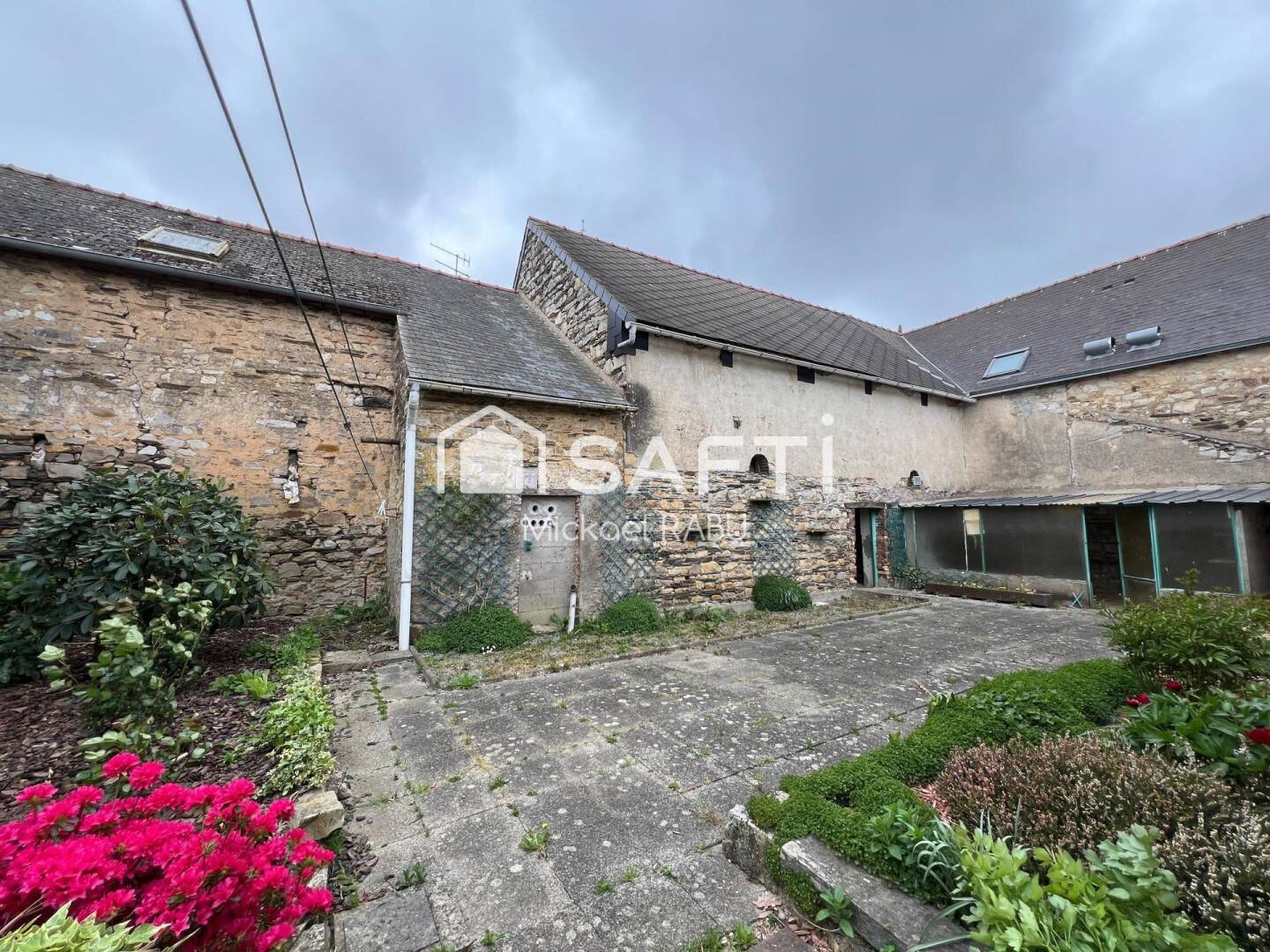Maison 6 pièces 196 m² · à Lusanger · 196 m² · 159 000 €