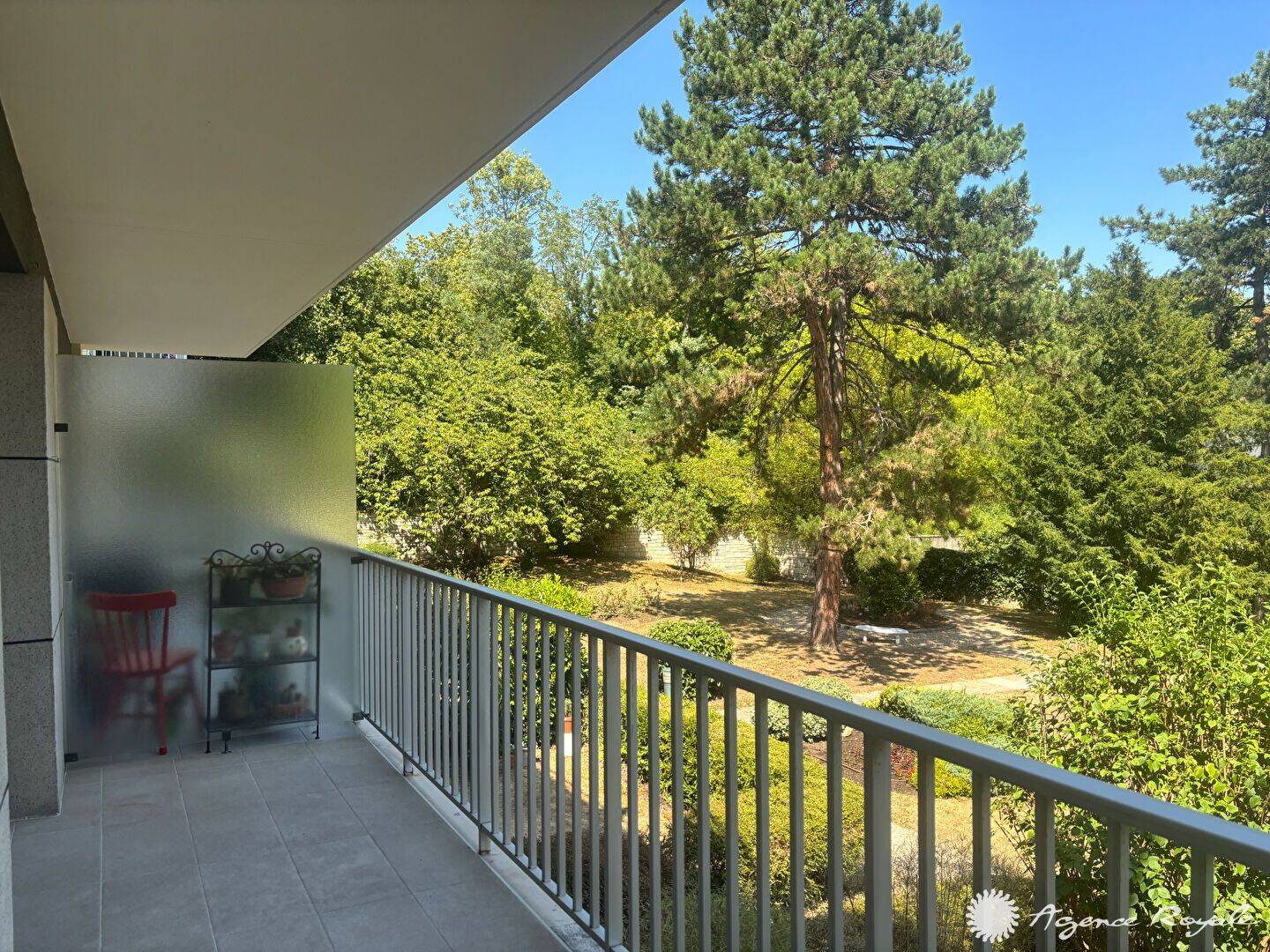 Appartement 5 pièces 107 m² · à Saint-Germain-en-Laye · 106,8 m² · 2 600 €
