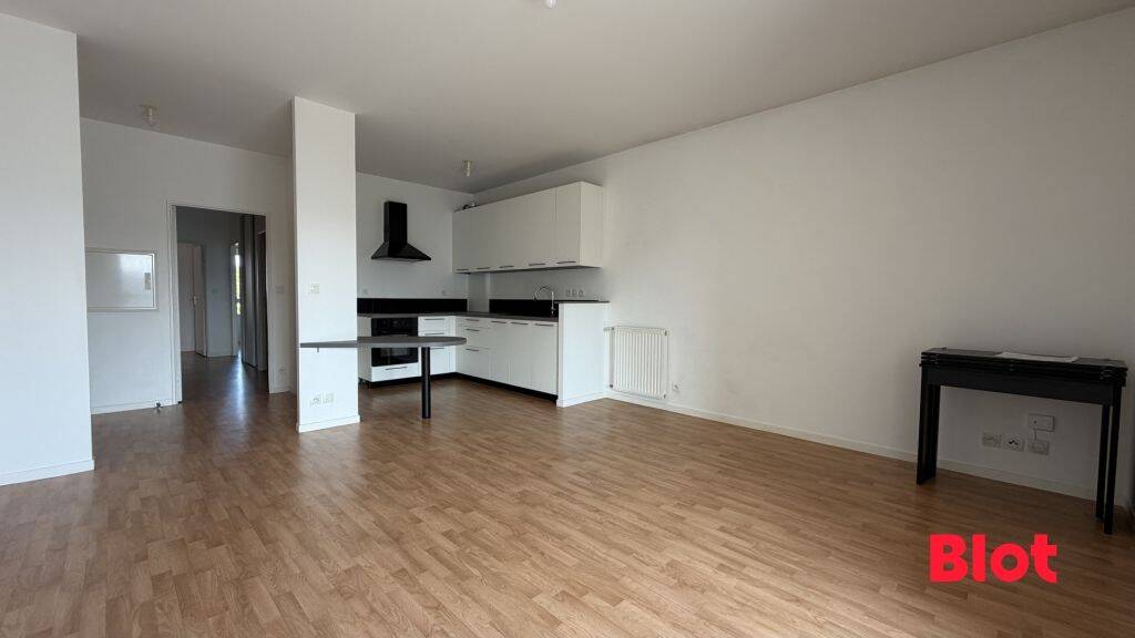 À LOUER - T3 - 63,10M² - À RENNES - Rue de Vern (Carrefour des — 2