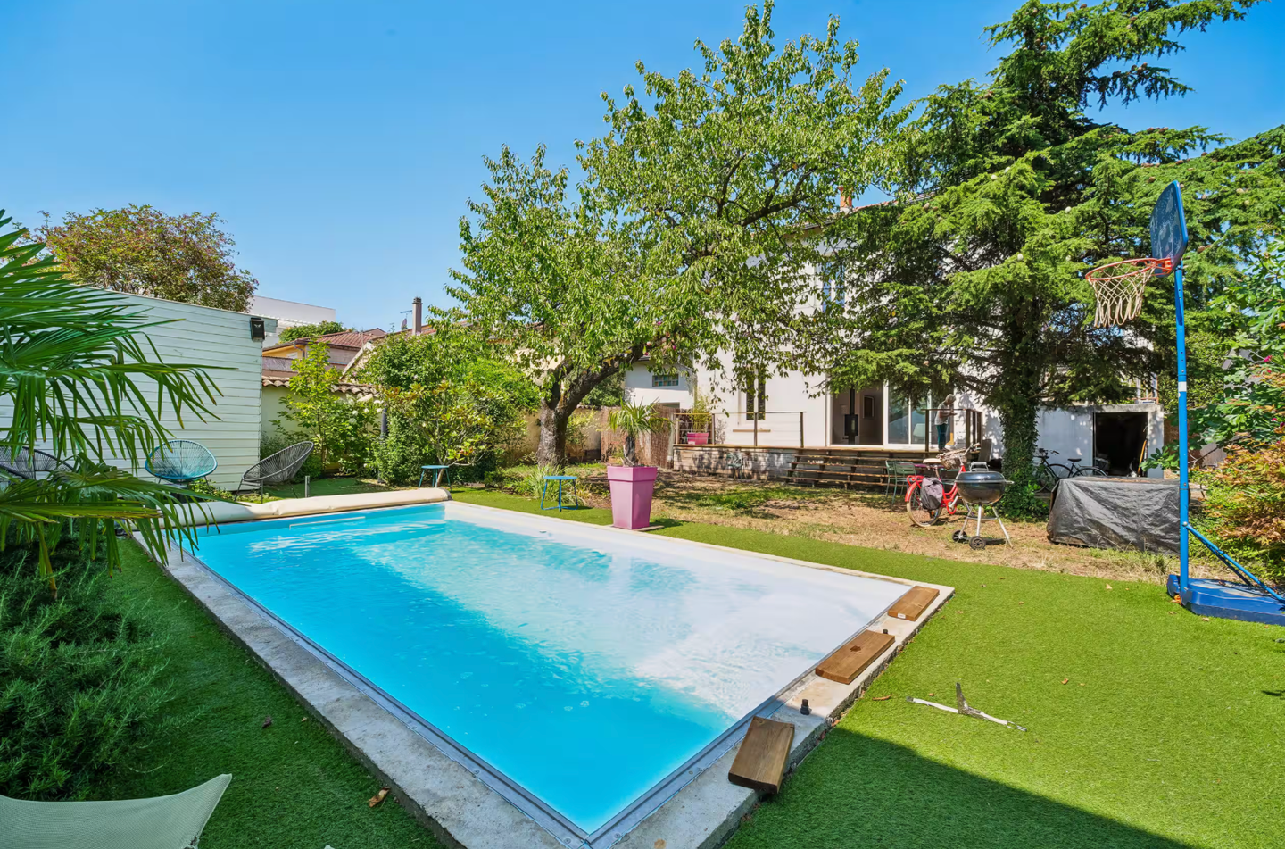 Maison 5 pièces 150 m² · à Lyon 8ème Arrondissement · 150 m² · 2 690 €/mois
