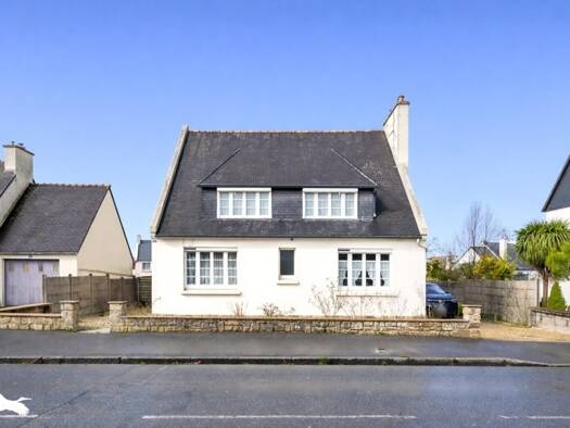 Maison de plain-pied à vendre 199 281 € 6 pièces 5 chambres 152 m² 727 m² de terrain Eglise-Lannouchen-Cité Marine Landivisiau 29400