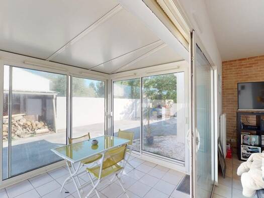 Maison de plain-pied à vendre 219 000 € 4 pièces 3 chambres 88 m² 560 m² de terrain La Laigne 17170