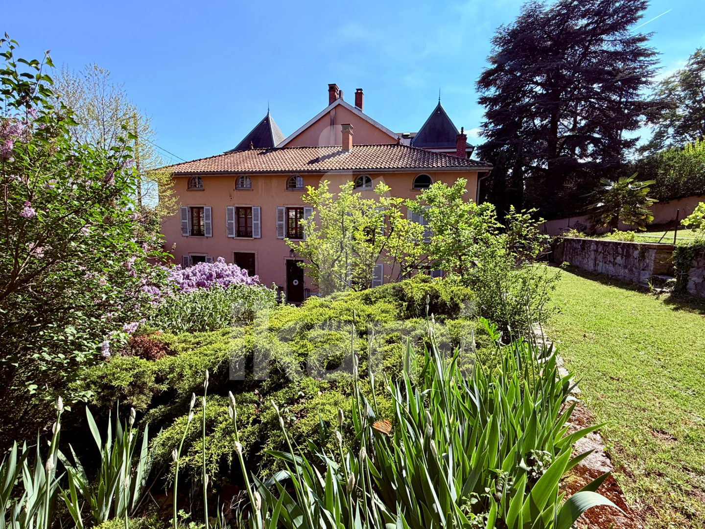 Maison 10 pièces 314 m² · à Saint-Genis-Laval · 314,2 m² · 849 000 €