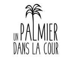 UN PALMIER DANS LA COUR logo