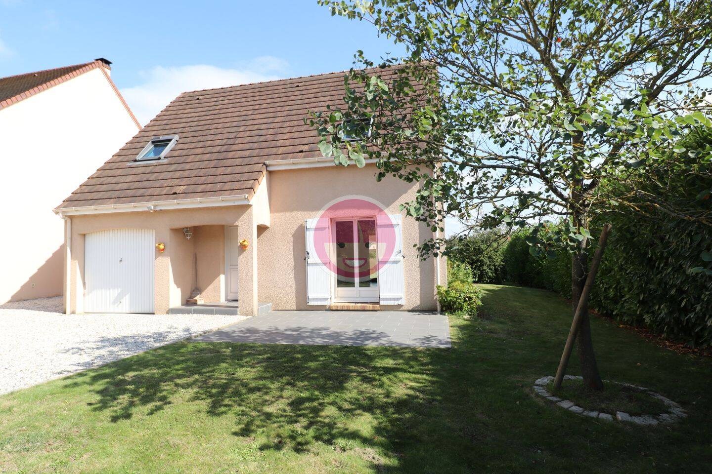Maison 5 pièces 100 m² · à Fontaine-la-Guyon · 100 m² · 1 090 €