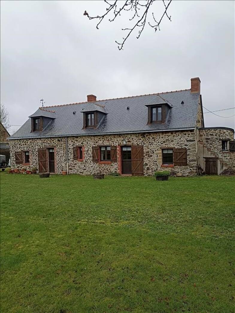 Maison à louer 1 300 € 6 pièces 3 chambres 164 m² disponible à partir du 01/06/2025 Bellevigne-en-Layon 49380