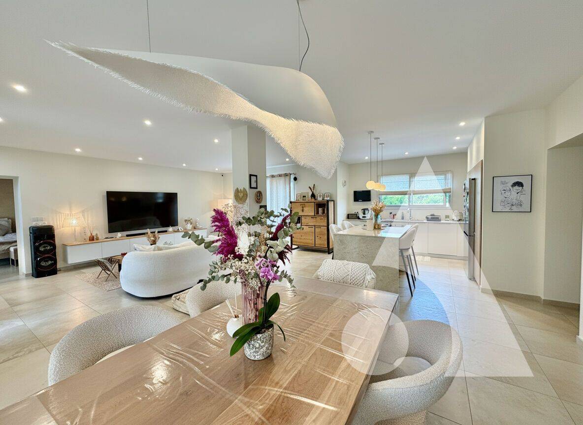 Maison 6 pièces 168 m² · à Rosières-près-Troyes · 167,7 m² · 550 000 €