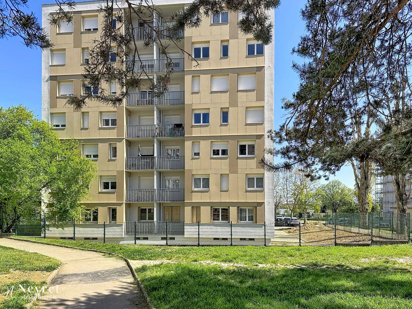 Appartement 3 pièces 69 m² · à Saint-Genis-Laval · 69 m² · 169 000 €