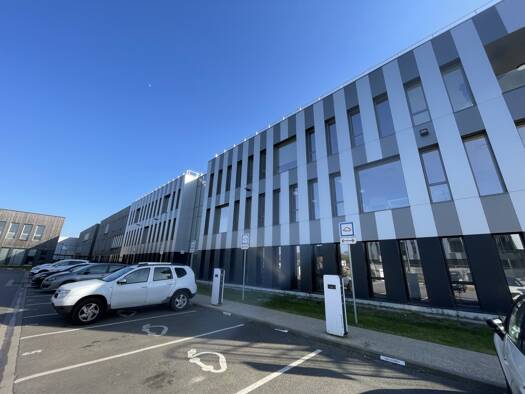 Espace bureau à louer 6 248 € 492 m² de bureaux divisible de 128 m² à 492 m² Famars 59300