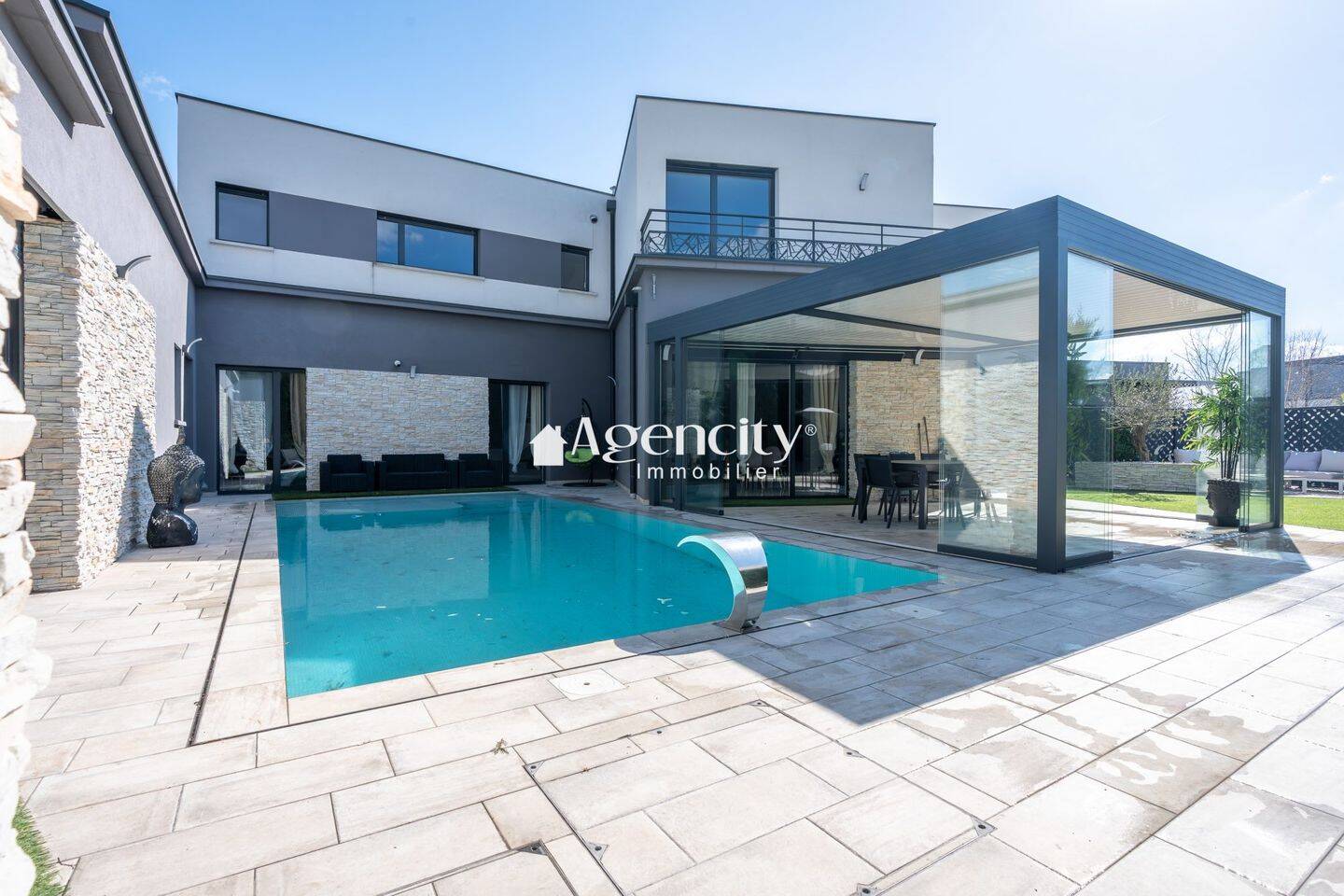 Maison 8 pièces 287 m² · à Chessy · 287 m² · 1 249 000 €