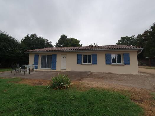 Maison à louer 1 300 € 5 pièces 3 chambres 100 m² 1 000 m² de terrain Rochetoirin 38110