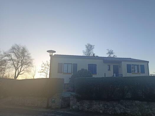 Maison à vendre 299 750 € 6 pièces 5 chambres 149 m² 1 450 m² de terrain La Hutte Les Herbiers 85500